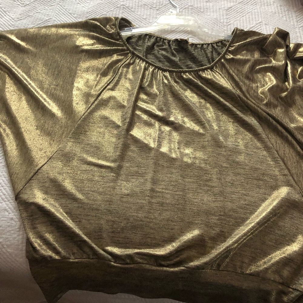 Fun slimming shirt, slinky like material